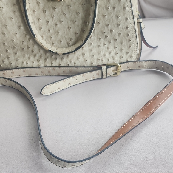 London Fog Cream and Brown Crossbody Bag with Textured Design - Picture 11 of 13